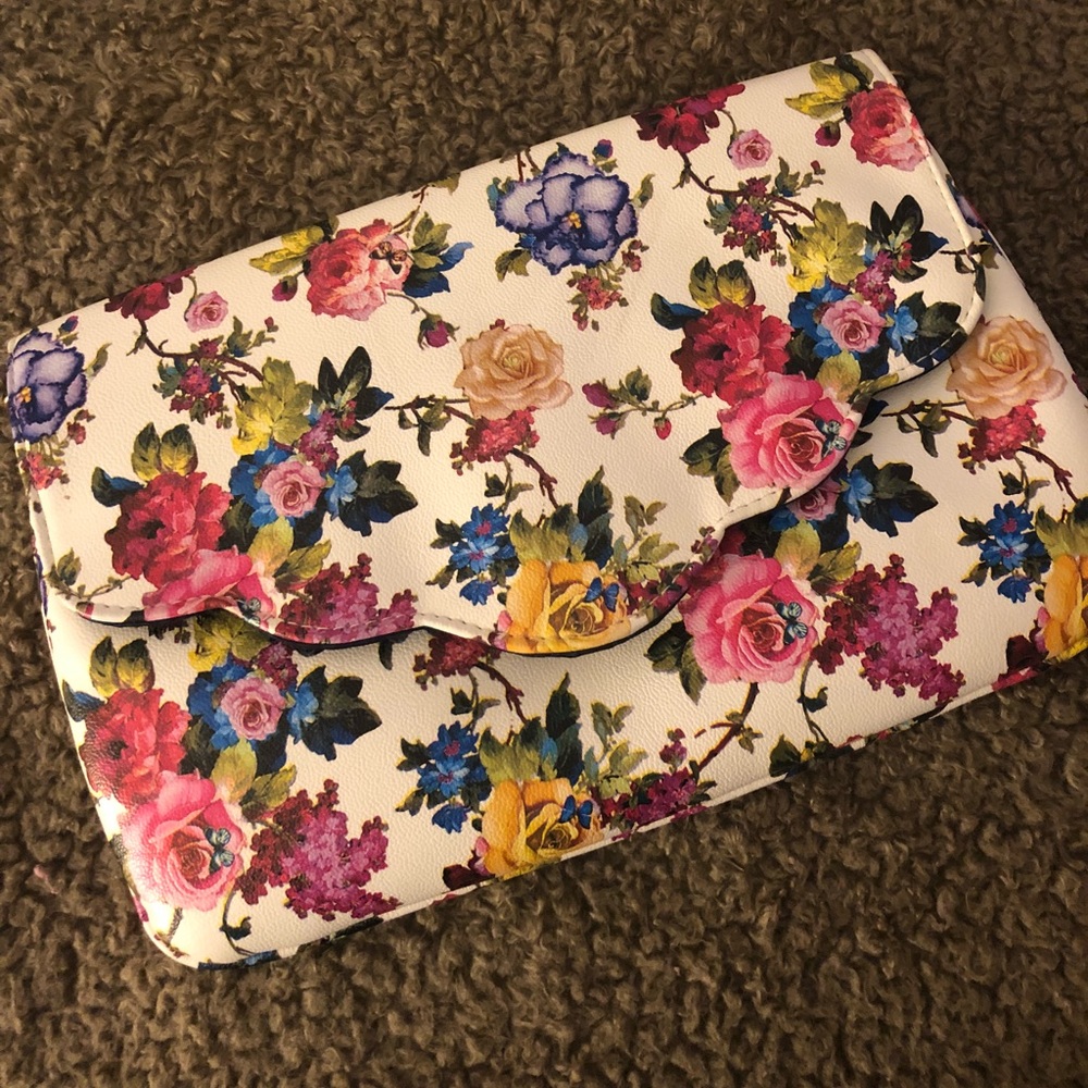 floral clutch 💐